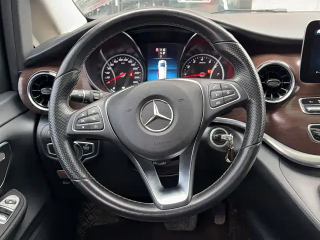 Mercedes-Benz V-Class — Фото автомобиля 17
