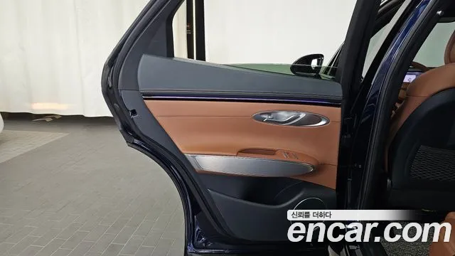Genesis GV70 — Фото автомобиля 25
