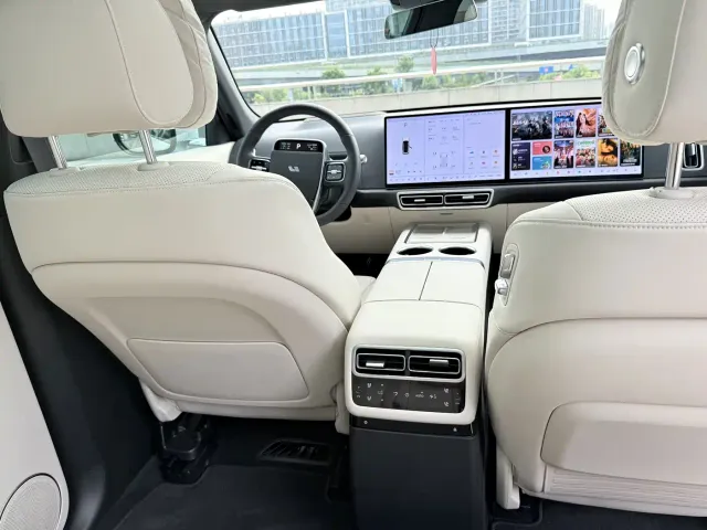 Li Auto L7 — Фото автомобиля 14