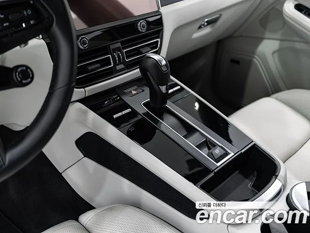 Porsche Macan — Фото автомобиля 9