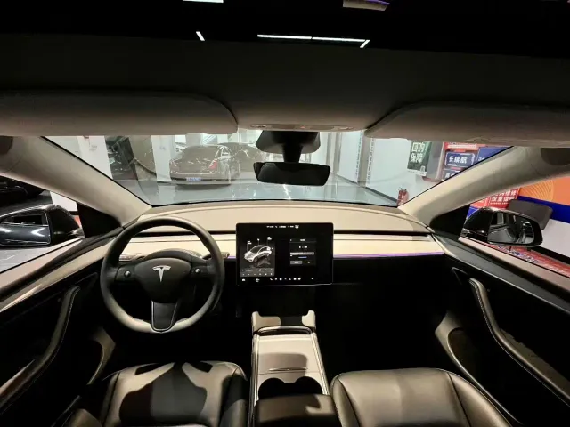 Tesla Model Y — Фото автомобиля 8