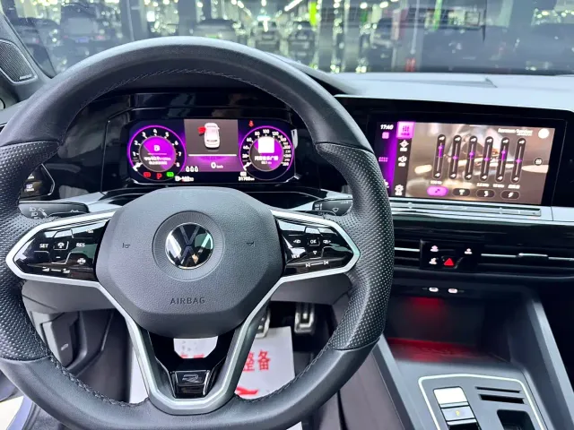 Volkswagen Golf — Фото автомобиля 13