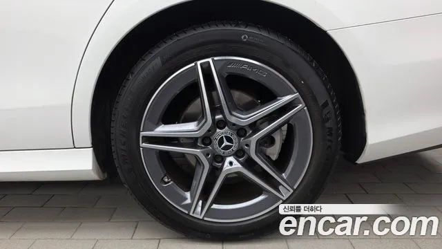 Mercedes-Benz E-Class — Фото автомобиля 19