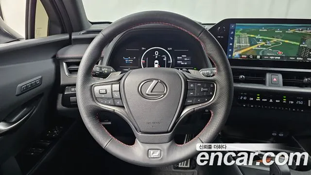 Lexus UX UX300h — Фото автомобиля 19