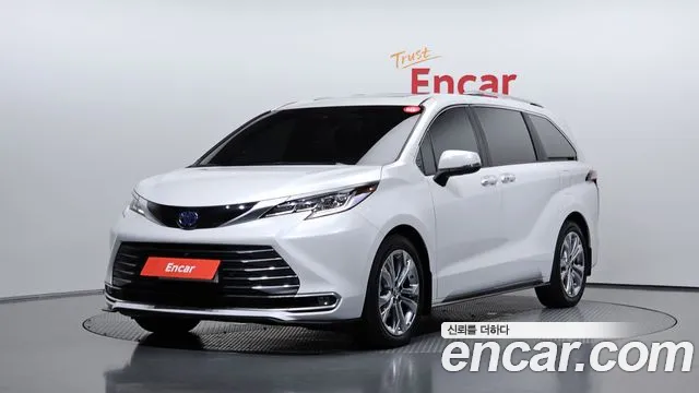 Фотография автомобиля — Toyota Sienna 4th Gen