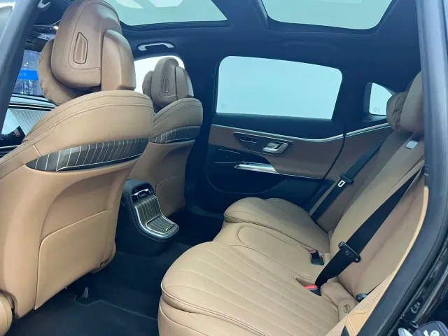 Mercedes-Benz E-Class — Фото автомобиля 4