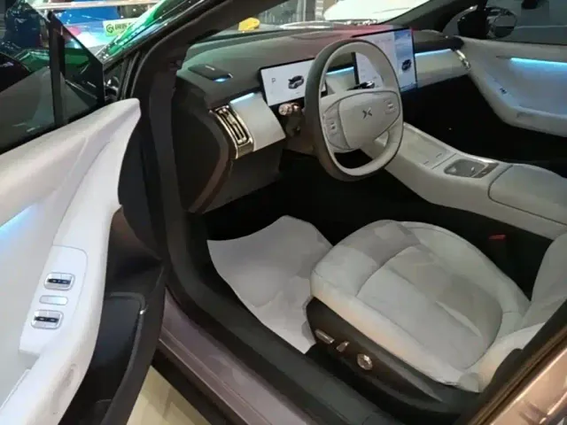 Xpeng P7+ — Фото автомобиля 15