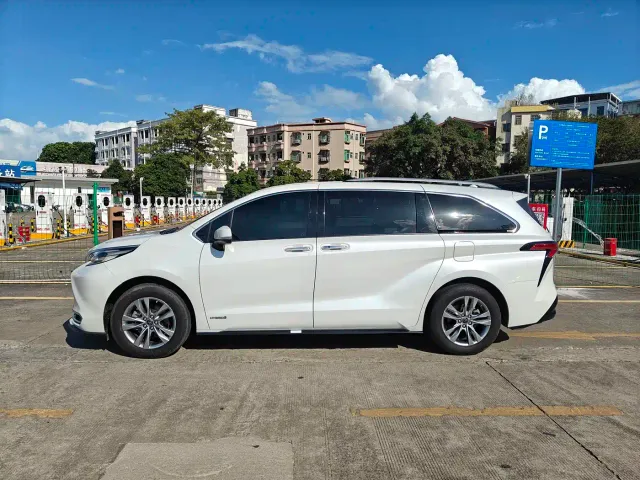 Toyota Sienna — Фото автомобиля 5