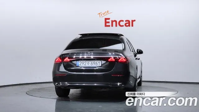 Mercedes-Benz E-Class — Фото автомобиля 4