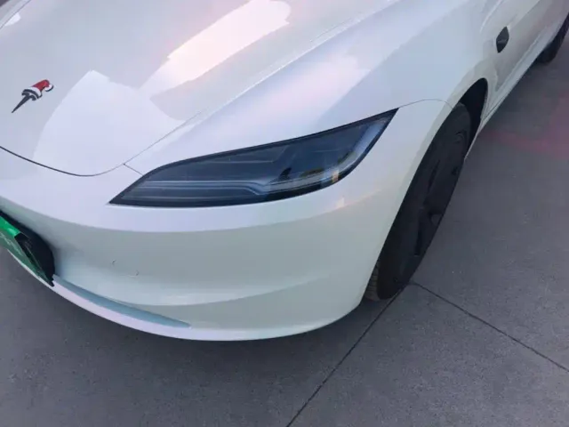 Tesla Model 3 — Фото автомобиля 23