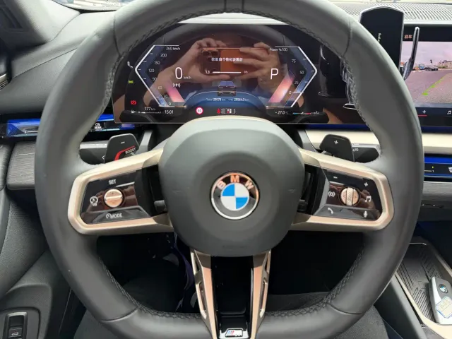 BMW 5 Series — Фото автомобиля 4
