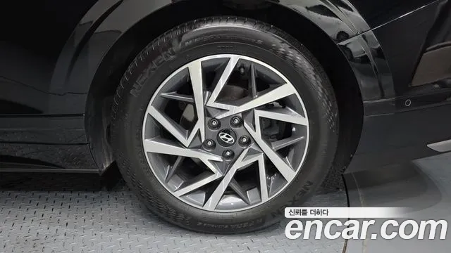 Hyundai Grandeur Grandeur (GN7) 2.5 Бензин 2WD — Фото автомобиля 19
