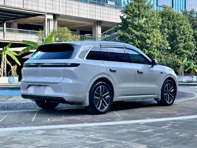 Li Auto L6 — Фото автомобиля 14