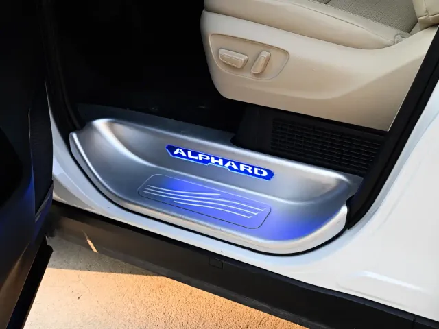 Toyota Alphard — Фото автомобиля 15