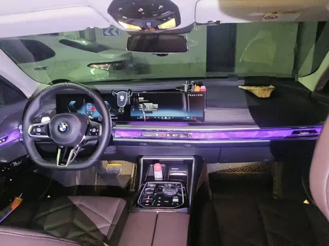 BMW 7 Series — Фото автомобиля 11