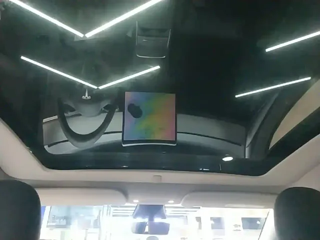 Tesla Model Y — Фото автомобиля 17