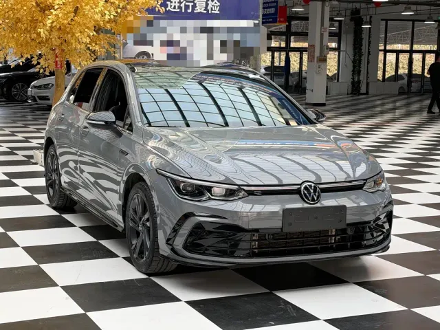 Volkswagen Golf — Фото автомобиля 3