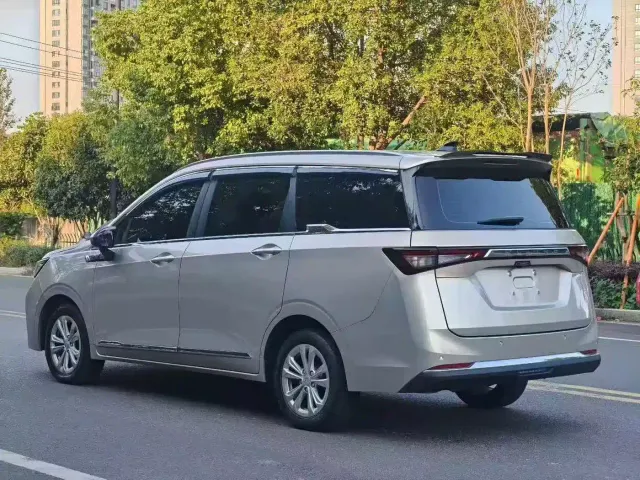 Wuling Jiachen — Фото автомобиля 7