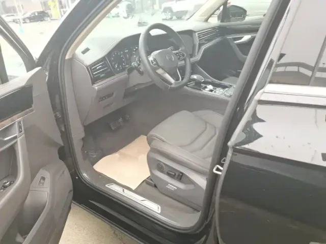 Volkswagen Touareg — Фото автомобиля 14