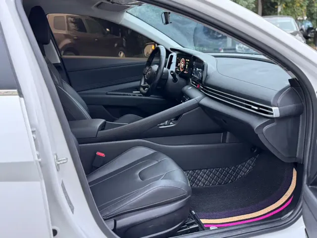 Hyundai Elantra — Фото автомобиля 10