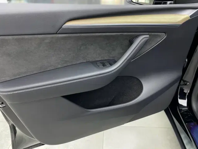 Tesla Model Y — Фото автомобиля 18