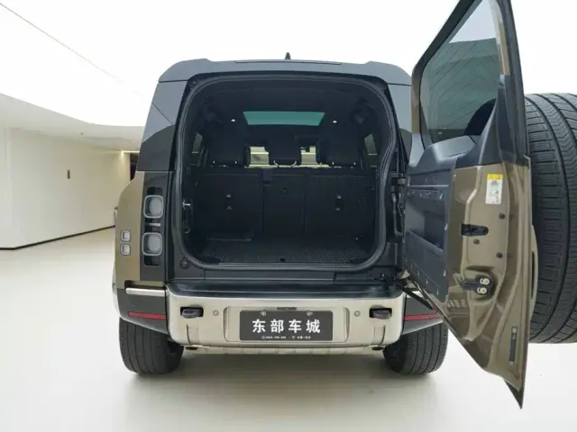Land Rover Defender — Фото автомобиля 5