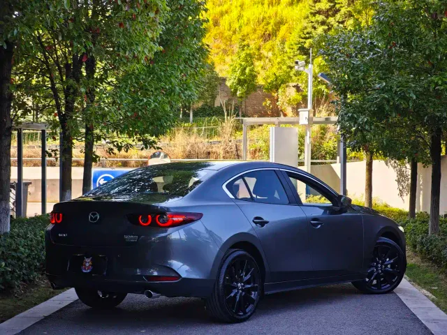 Mazda Axela — Фото автомобиля 18