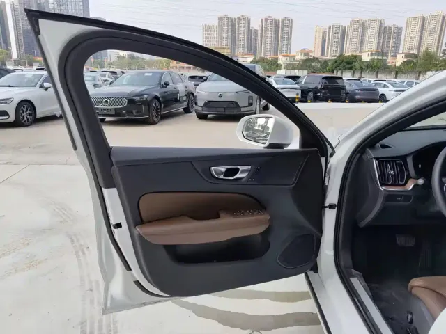 Volvo S60 — Фото автомобиля 5