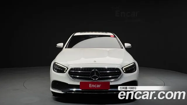Mercedes-Benz E-Class — Фото автомобиля 3