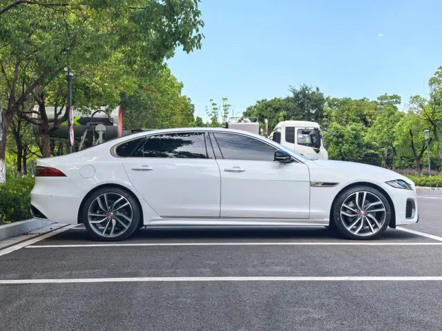 Jaguar XFL — Фото автомобиля 4