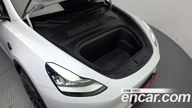 Tesla Model Y — Фото автомобиля 6