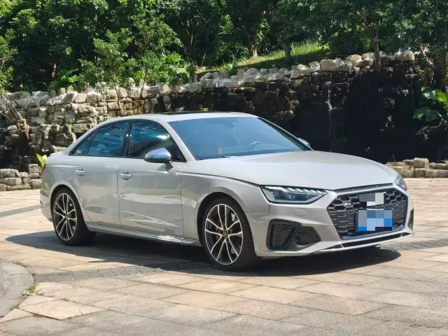 Фотография автомобиля — Audi S4