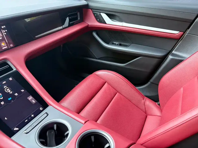Porsche Taycan — Фото автомобиля 13