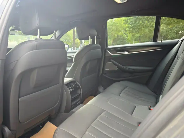 BMW 5 Series — Фото автомобиля 5