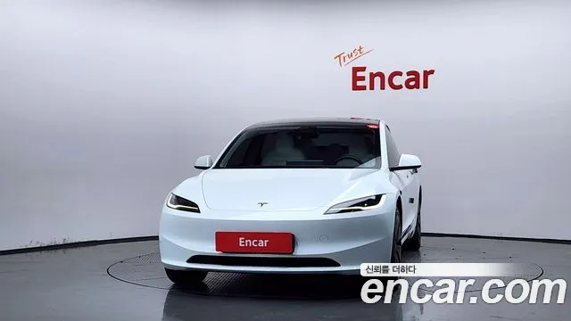 Tesla Model 3 — Фото автомобиля 3