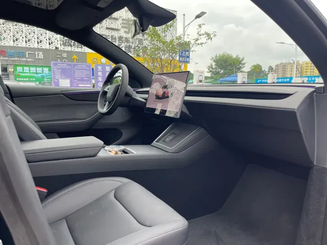 Tesla Model Y — Фото автомобиля 9
