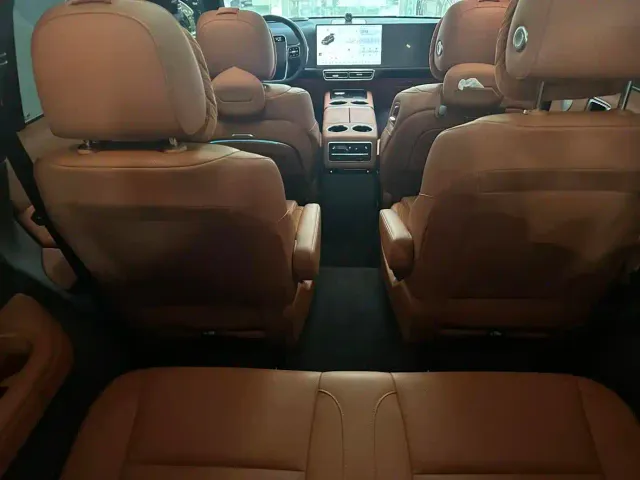 Li Auto L9 — Фото автомобиля 8