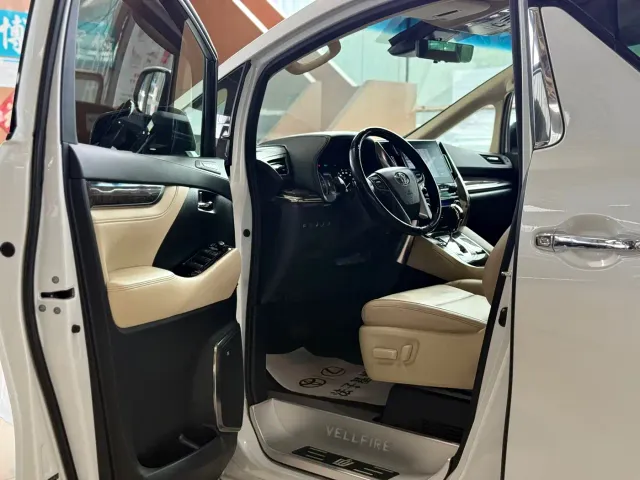 Toyota Vellfire — Фото автомобиля 12