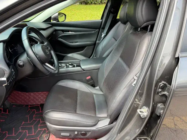 Mazda Axela — Фото автомобиля 8