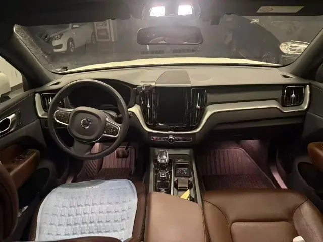 Volvo XC60 — Фото автомобиля 9