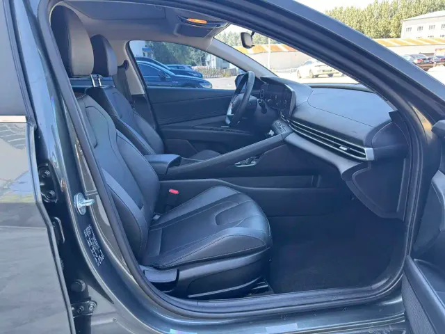 Hyundai Elantra — Фото автомобиля 20