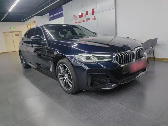 BMW 5 Series — Фото автомобиля 3