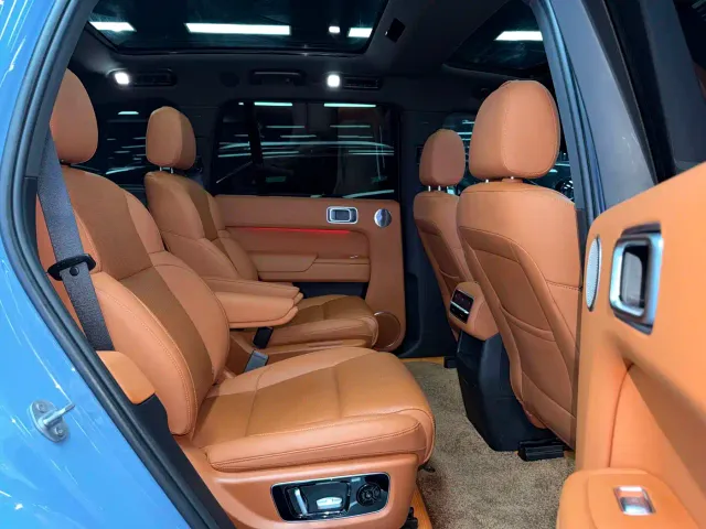 Li Auto L8 — Фото автомобиля 12
