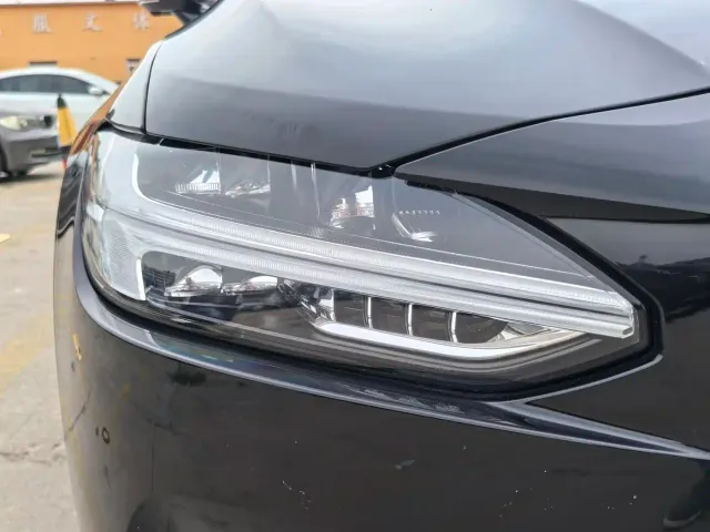 Volvo S90 — Фото автомобиля 15