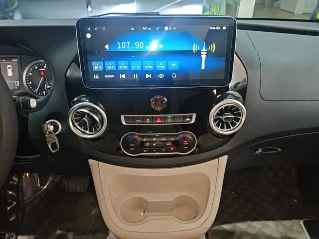 Mercedes-Benz Vito 2021 2.0T Elite 7-Seater — Фото автомобиля 8