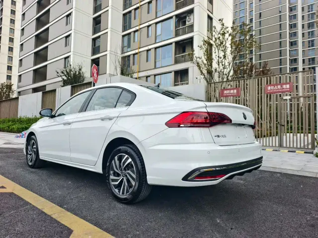 Volkswagen Bora — Фото автомобиля 4