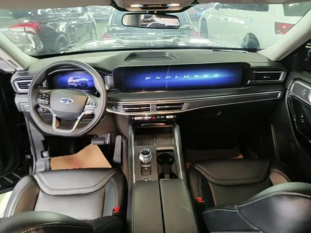 Ford Explorer — Фото автомобиля 9