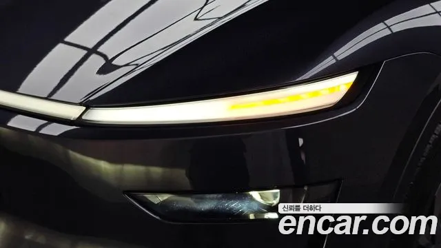 Tesla Model Y — Фото автомобиля 21