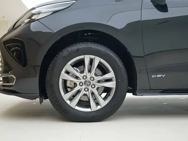 Toyota Sienna — Фото автомобиля 15