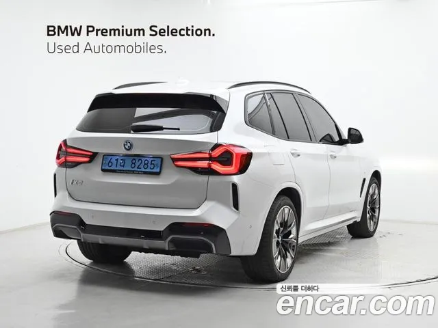 BMW iX3 — Фото автомобиля 2